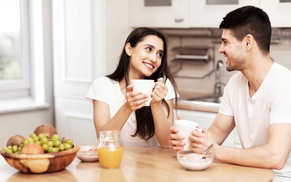 O «κανόνας των 10 λεπτών»: Ένας εύκολος τρόπος για να επανασυνδεθείς με τον σύντροφό σου