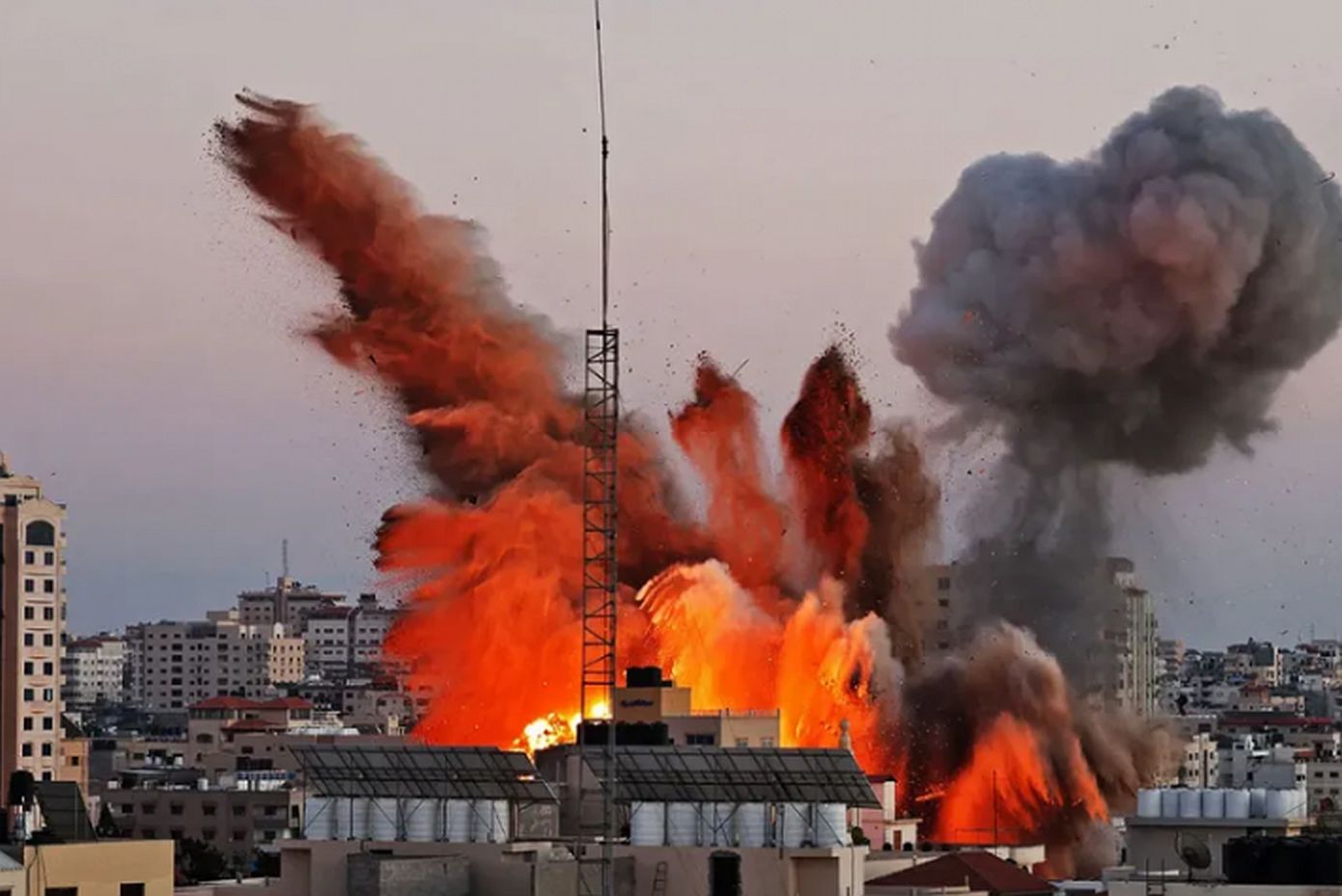 Τουλάχιστον δύο νεκροί από τους νέους ισραηλινούς βομβαρδισμούς στη Γάζα – Αλληλοκατηγορίες για παραβιάσεις εκεχειρίας