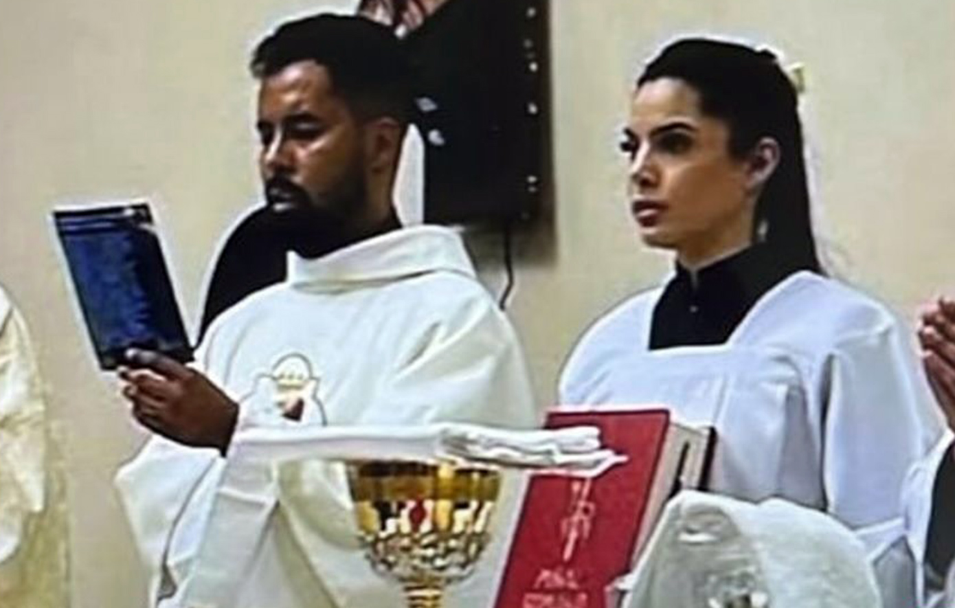 Ιερέας πιάστηκε επ’ αυτοφώρω με τη μνηστή πιστού κρυμμένη στο μπάνιο &#8211; Το βίντεο που σόκαρε τη Βραζιλία