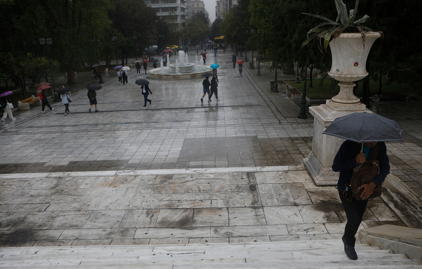 Χάρτες αποτυπώνουν την εξέλιξη της κακοκαιρίας τις επόμενες ώρες &#8211; Σφοδρή βροχόπτωση στην Αθήνα