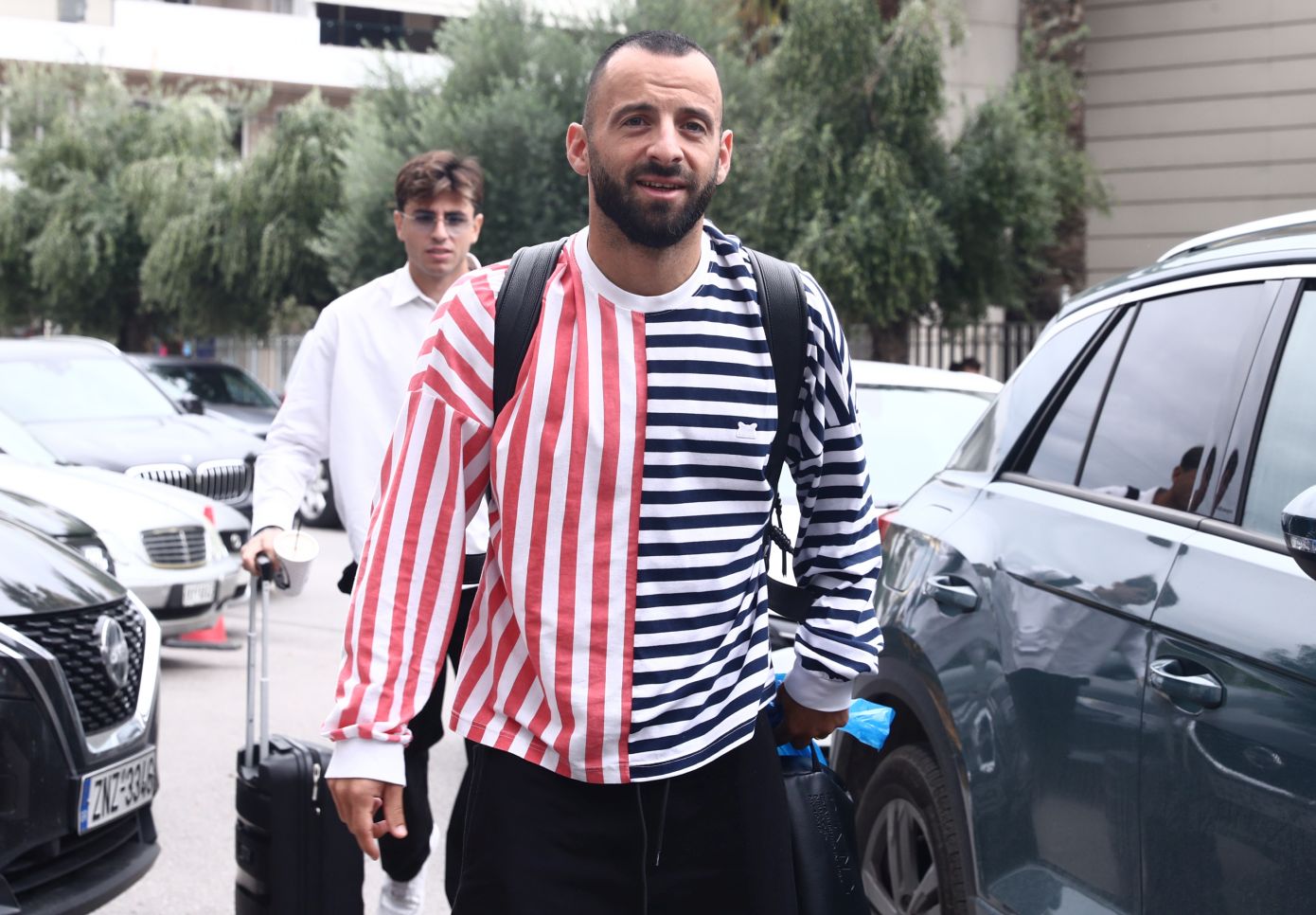 Ο Μανώλης Σιώπης είχε τους λόγους του για να φορέσει τη μπλούζα που έγινε viral και εμείς τον στηρίζουμε απόλυτα