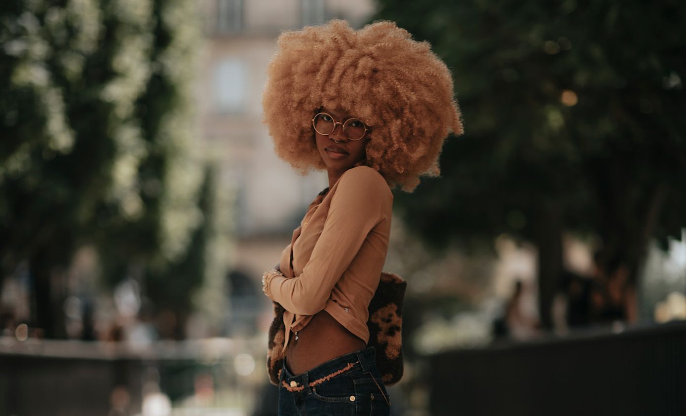 Tι είναι καλύτερο για τα μαλλιά σας, να τα λούζετε όρθια στο ντους ή ανάποδα στη μπανιέρα;Η (άγνωστη) λεπτομέρεια που κάνει τεράστια διαφορά