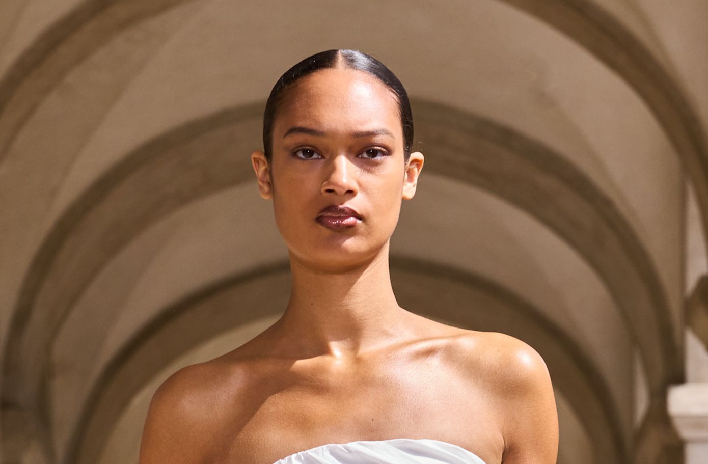 Εξωσώματα: Τι είναι, πώς λειτουργούν και γιατί όλοι μιλούν γι’ αυτά στον κόσμο της ομορφιάς;