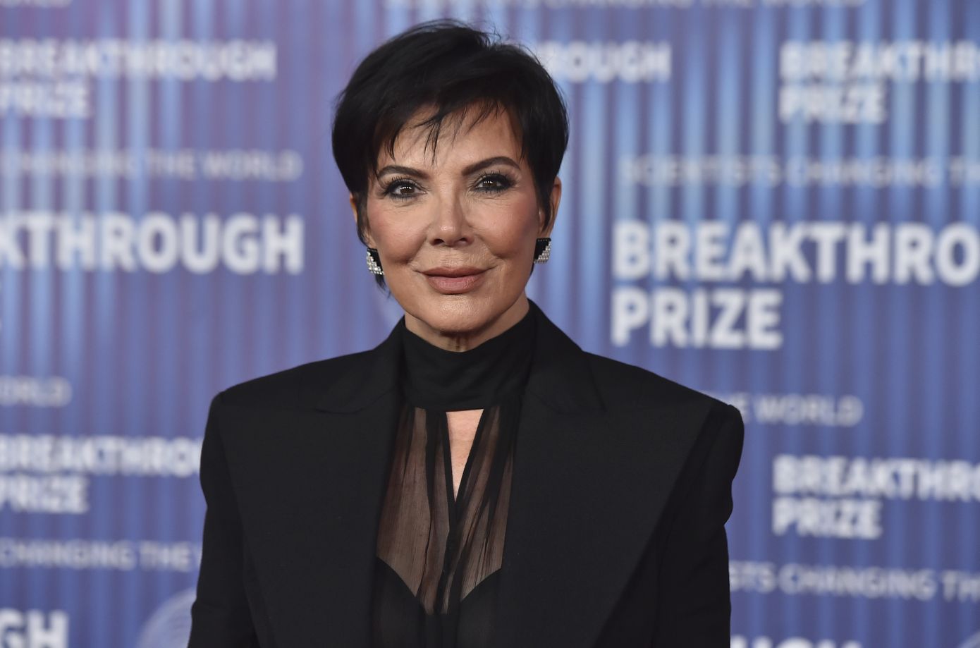 Kris Jenner: Η βασίλισσα του μαύρου είπε «ναι» στα πλατινέ μαλλιά