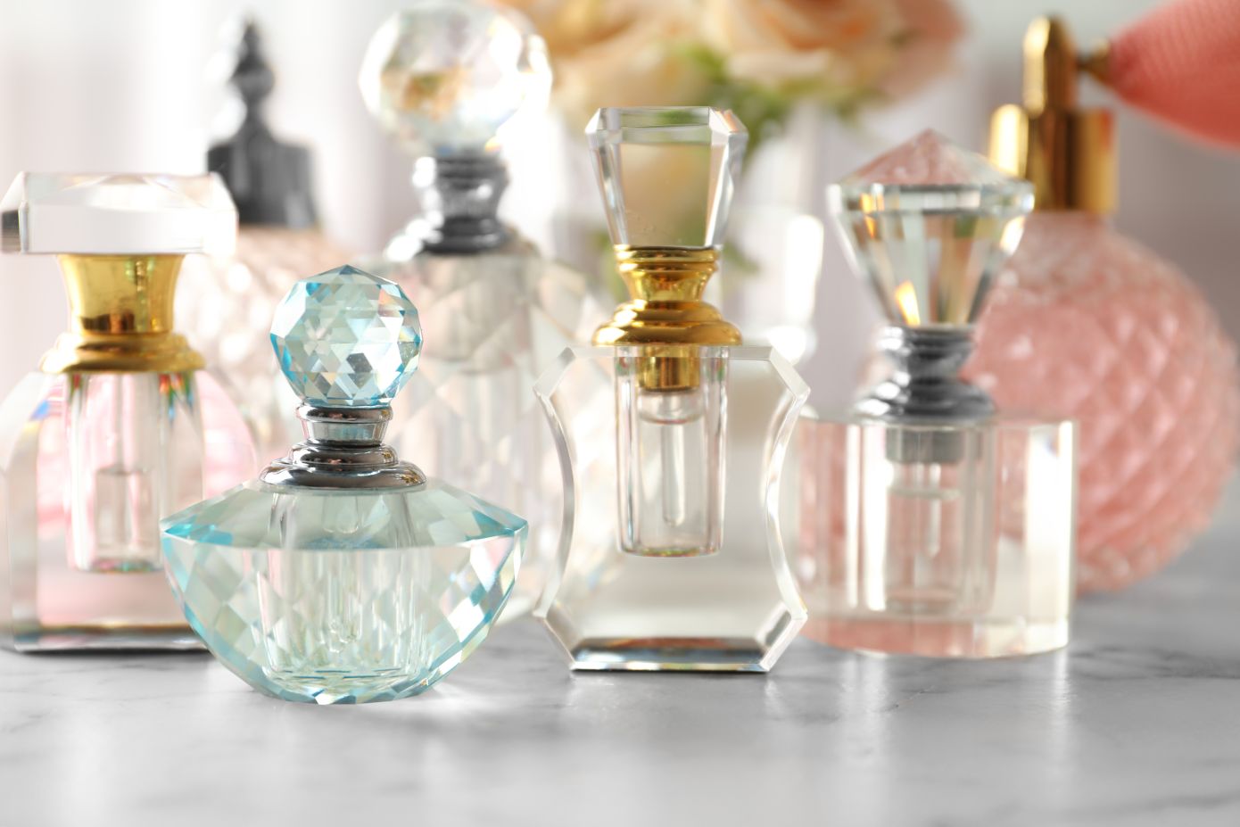 Τι σημαίνουν όλα αυτά τα “eau de…” και πώς θα βρείτε ποιο άρωμα σας ταιριάζει πραγματικά