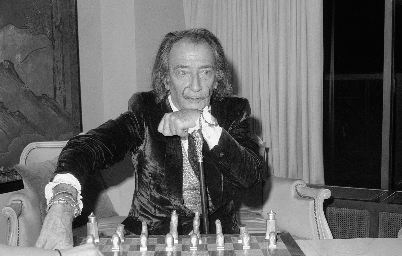 Κολιέ-έργο τέχνης του Σαλβαδόρ Νταλί πωλήθηκε σε δημοπρασία έναντι 858.500 δολαρίων