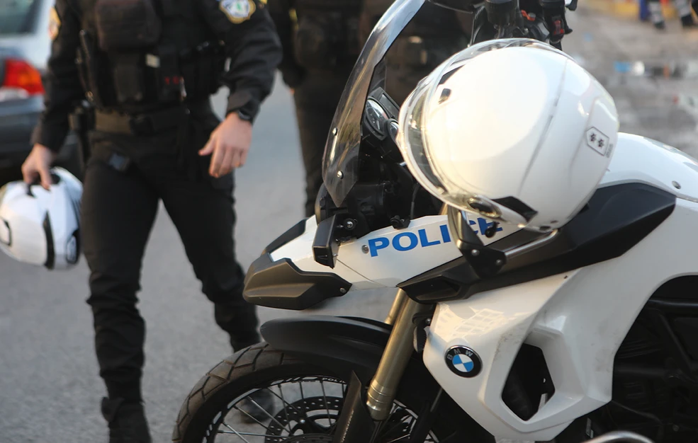 Συνελήφθη και ομολόγησε ο οδηγός ταξί που παρέσυρε αστυνομικό στη Θεσσαλονίκη