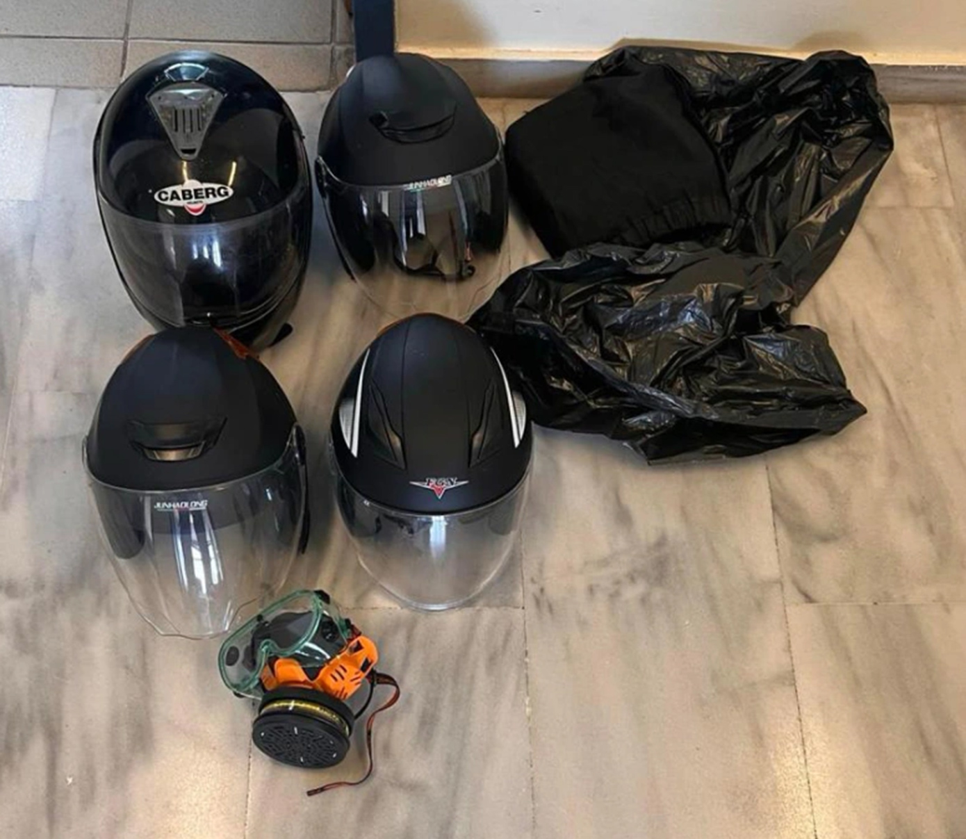 Έξι συλλήψεις για την επίθεση στον Βορίδη μετά το «ντου» στην κατάληψη Ευαγγελισμός – Βρέθηκαν καδρόνια, σφυριά, μάσκες