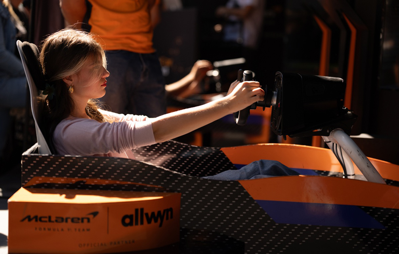 Η απόλυτη εμπειρία Formula 1 στην Πάτρα αυτή την Κυριακή – Η πλατεία Τριών Συμμάχων φιλοξενεί το showcar της McLaren F1 Team και προσομοιωτές F1 που ανεβάζουν την αδρεναλίνη στα ύψη