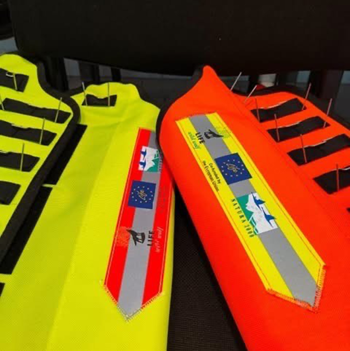 Γιλέκα με καρφιά για κυνηγόσκυλα για να γλυτώνουν από δαγκώματα λύκων