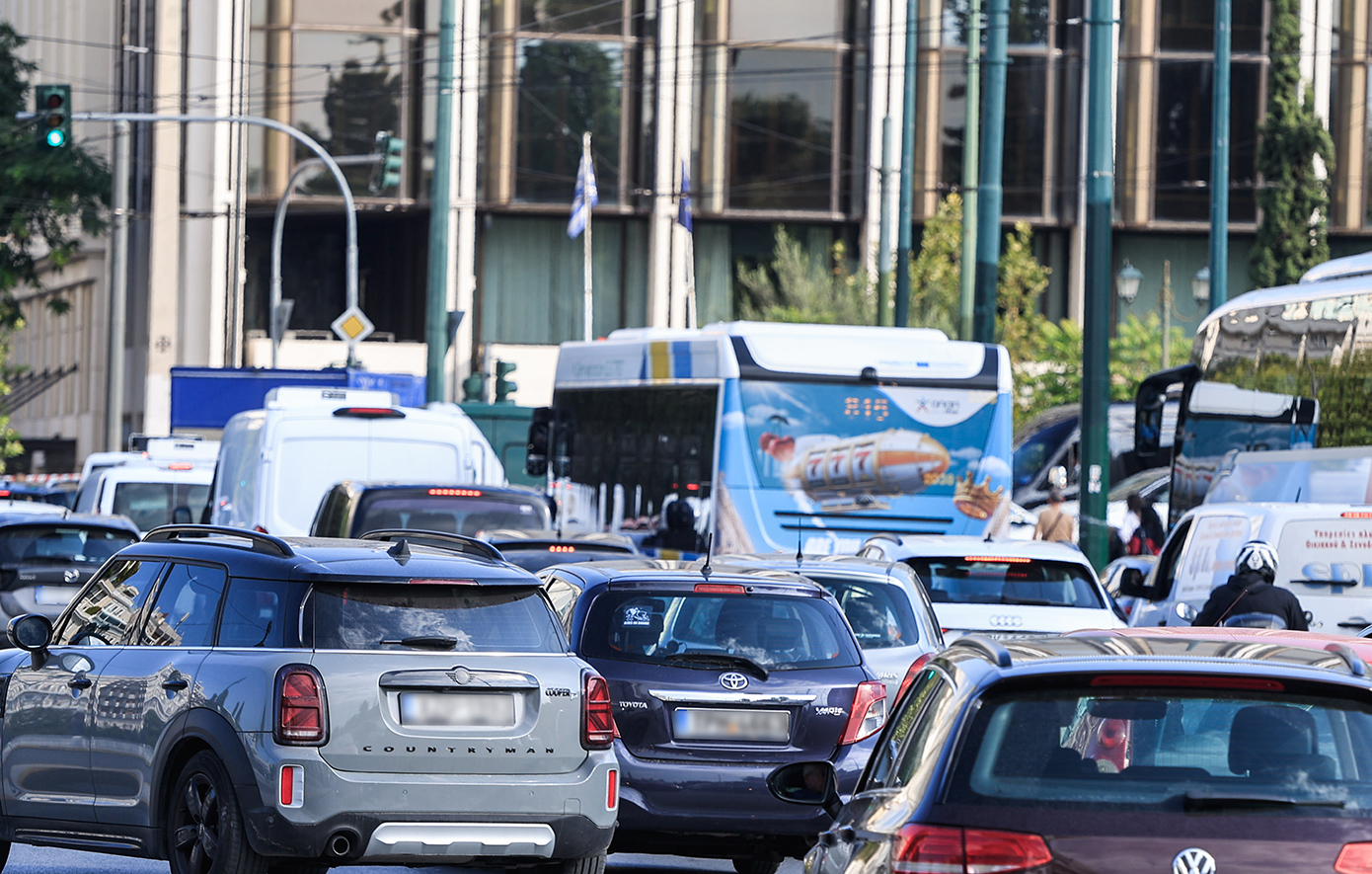 Διακοπή κυκλοφορίας στο κέντρο της Αθήνας – Έσπασε αγωγός της ΕΥΔΑΠ