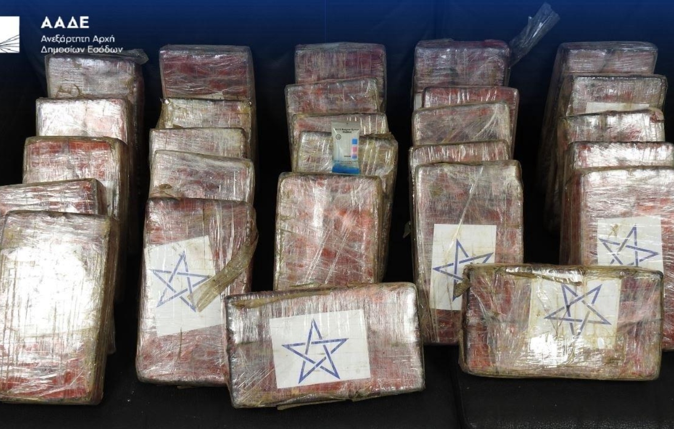 Εντοπίστηκαν 39 κιλά κοκαΐνης σε κοντέινερ με μπανάνες στον Πειραιά – Πάνω από 1 εκατ. ευρώ η αξία