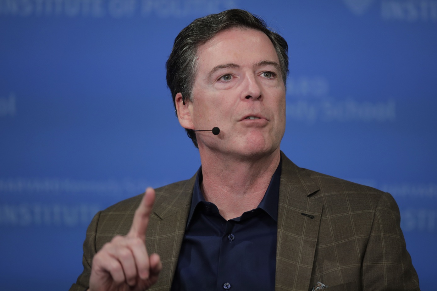 Ο πρώην διευθυντής του FBI αρνείται τις κατηγορίες ότι είπε ψέματα στο Κογκρέσο