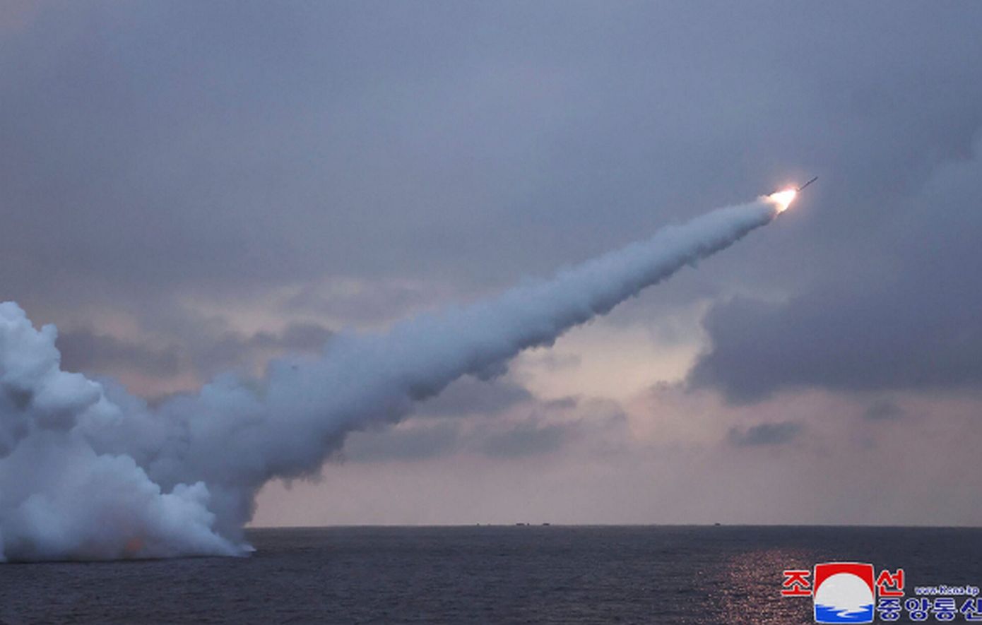 Βόρεια Κορέα: Δοκιμαστική εκτόξευση πυραύλων Κρουζ λίγο πριν από την επίσκεψη Τραμπ στη Νότια Κορέα