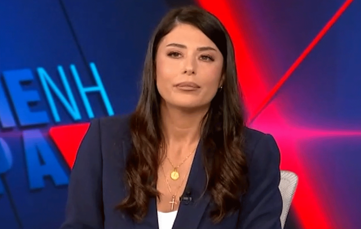 Λατινοπούλου: Γίνεται να βλέπουμε εκπαιδευτικούς να βάλλουν εναντίον της πατρίδας μας; Σκούπα σε όλα αυτά τα σκουπίδια