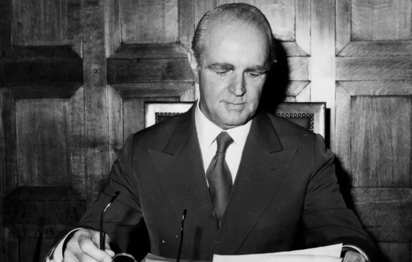 Σαν σήμερα 4 Οκτωβρίου: Η ίδρυση της Νέας Δημοκρατίας και η αρχή της Μεταπολίτευσης