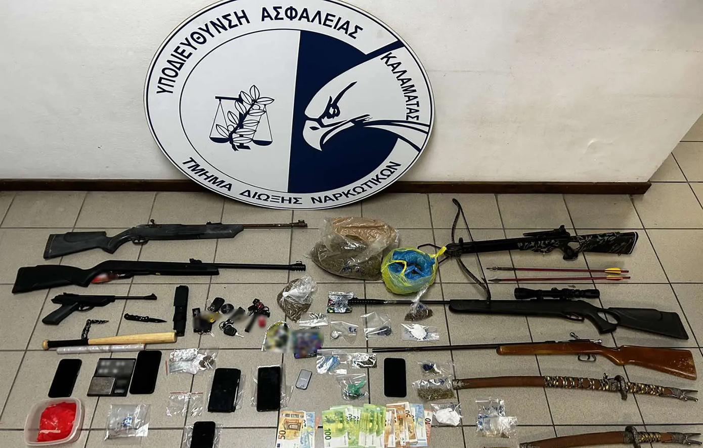 Εξάρθρωση εγκληματικής ομάδας στην περιοχή του Δήμου Πύλου &#8211; Εντοπίστηκαν όπλα, βαλλίστρες και σπαθιά