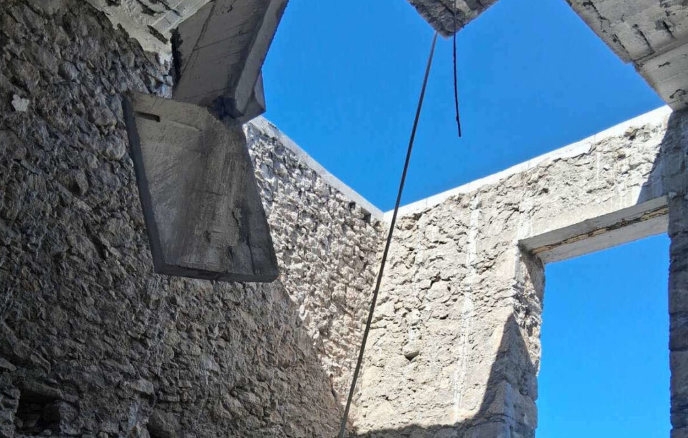 Τραγωδία στον Mυλοπόταμο: Νεκρός 63χρονος που έπεσε στο κενό – Υποχώρησε η οροφή κάτω από τα πόδια του