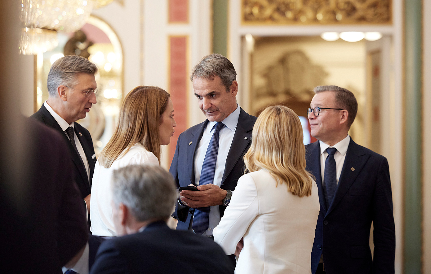 Μητσοτάκης από την Κοπεγχάγη: Ήρθε η ώρα η Ευρώπη να ενεργοποιήσει τους πόρους της για την άμυνα – Στο επίκεντρο το «τείχος drones»