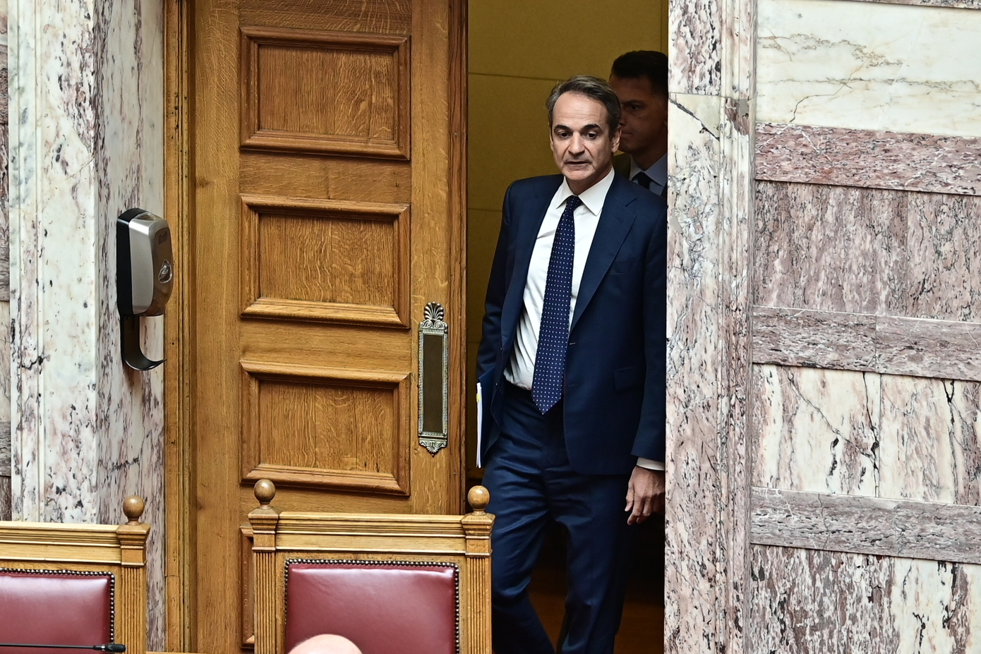 Γιατί ζητά τώρα προ ημερησίας διατάξεως συζήτηση στη Βουλή για τα εθνικά θέματα ο Μητσοτάκης
