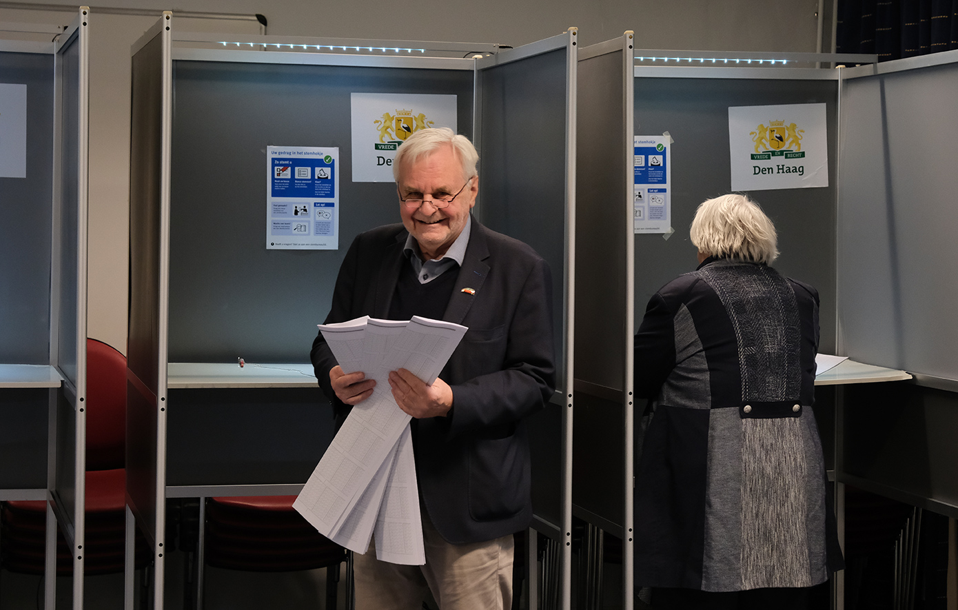 Το φιλοευρωπαϊκό D66 προηγείται του ακροδεξιού Κόμματος για την Ελευθερία στις εκλογές στην Ολλανδία