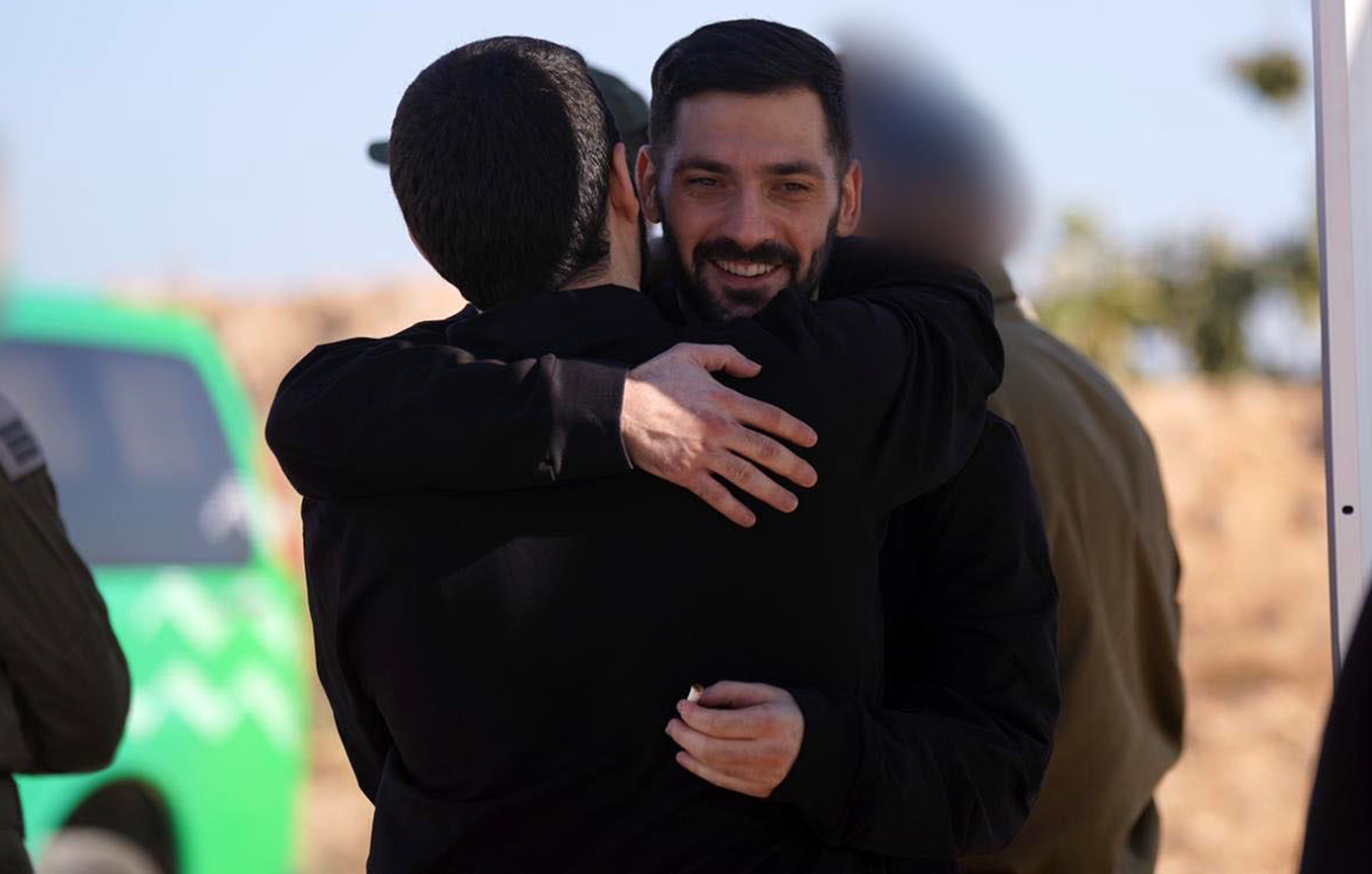 Στο Ισραήλ οι όμηροι που απελευθέρωσε η Χαμάς &#8211; Σε πλήρη εξέλιξη η διαδικασία