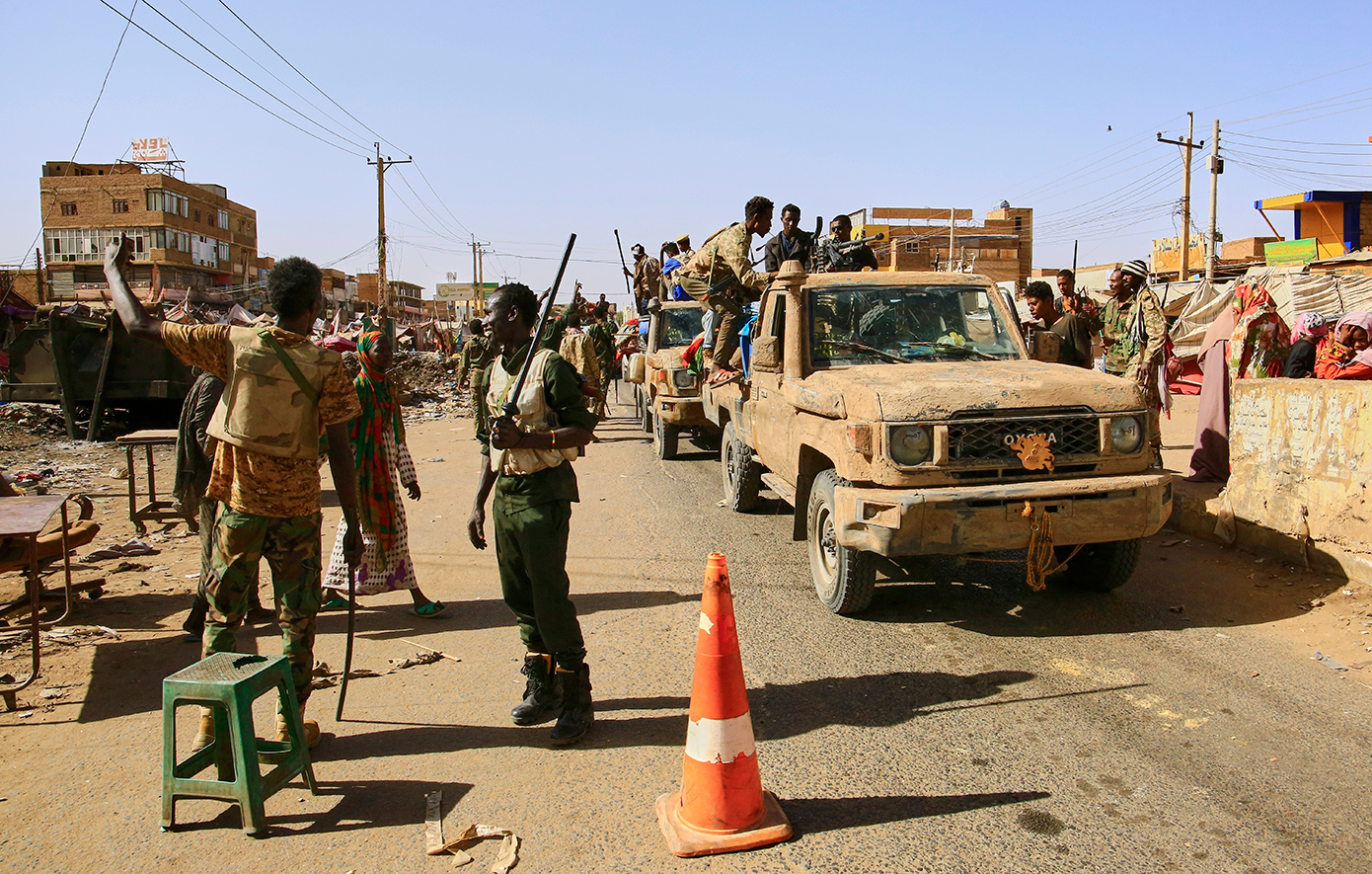 Χάος στο Σουδάν: O ηγέτης των παραστρατιωτικών δήλωσε ότι θέλει ενότητα με «ειρήνη η πόλεμο»