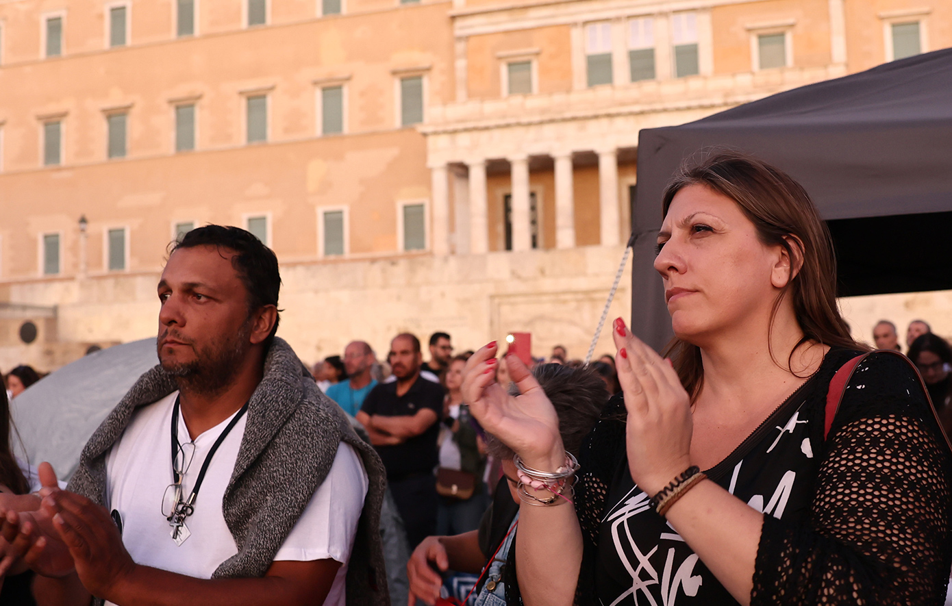 Θυροκολλήθηκε στο γραφείο της Ζωής Κωνσταντοπούλου η πρόσκληση εκταφής του γιού του Πάνου Ρούτσι