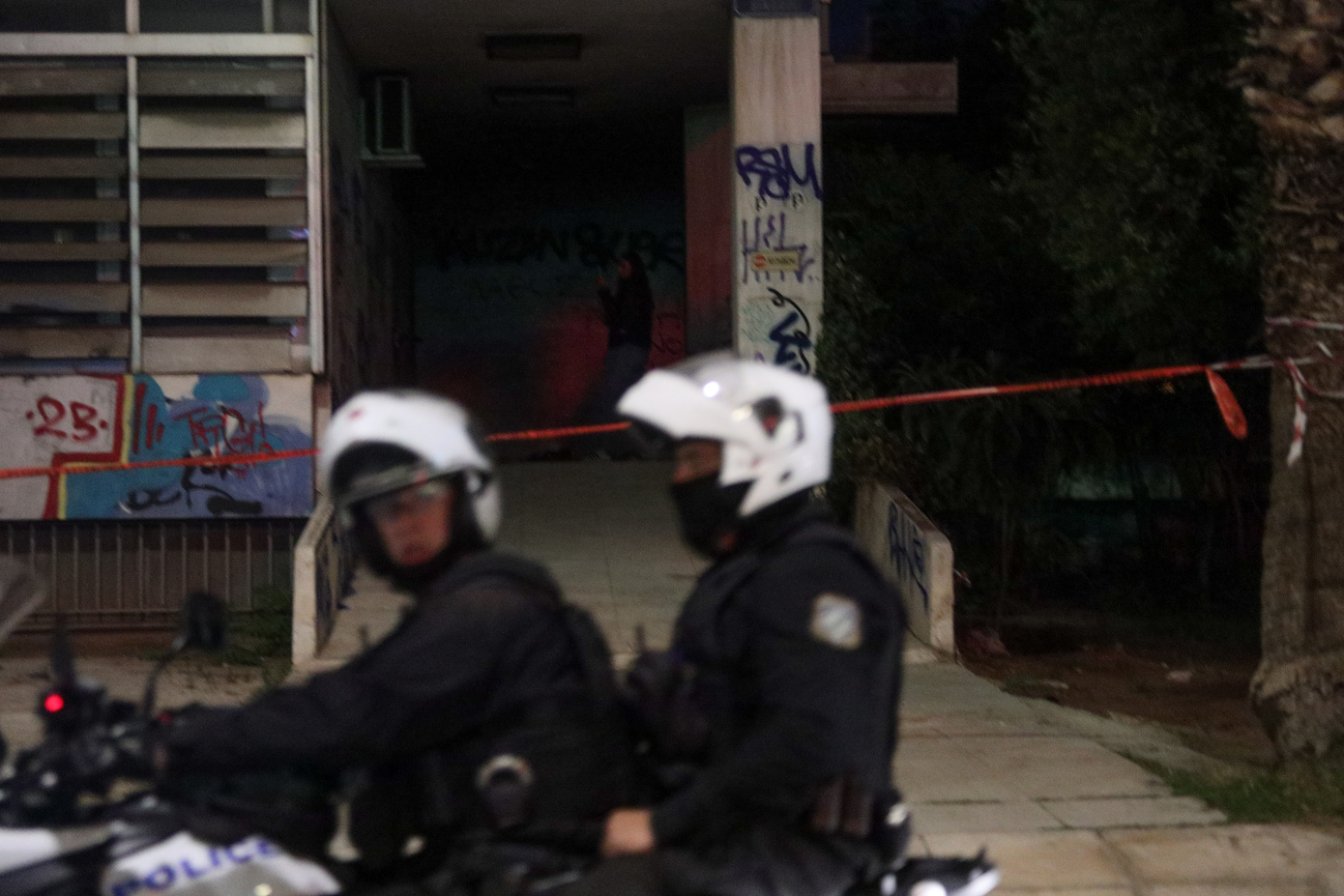 Μικρές φθορές στο κτίριο του υπουργείου Αγροτικής Ανάπτυξης από την έκρηξη με τα γκαζάκια