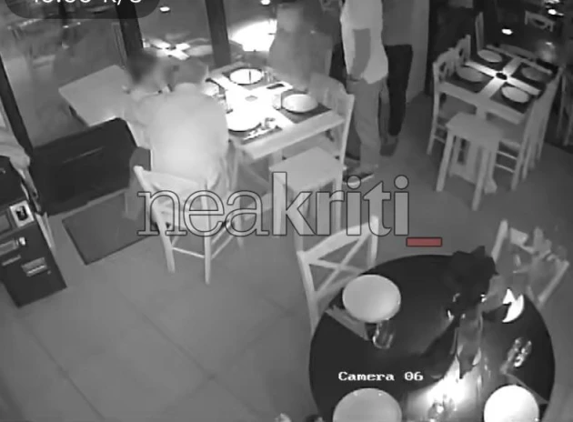 Αυγά, πέτρες και τραπέζια εναντίον του Μάκη Βορίδη στο Ηράκλειο &#8211; Κουκουλοφόροι εισέβαλαν σε εστιατόριο όπου δειπνούσε