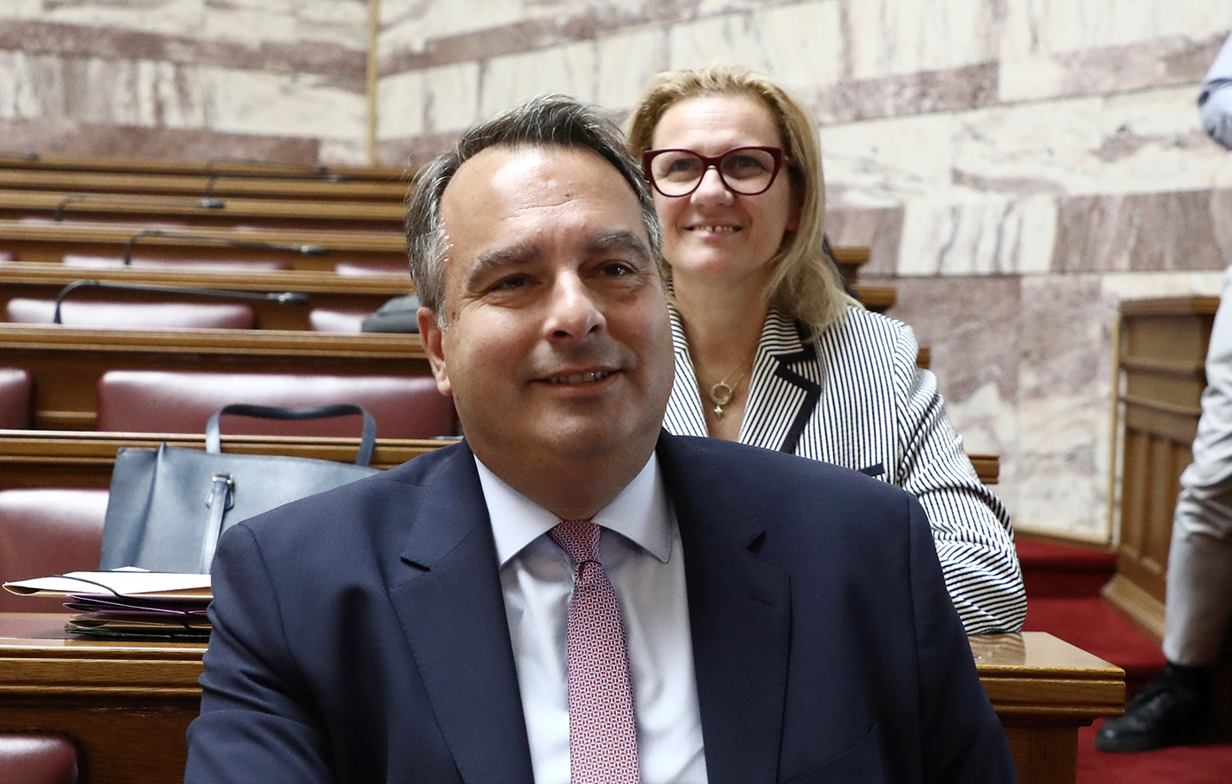 Θανάσης Παπαθανάσης: Με ψεύτικο προφίλ μου επικοινωνούν με πολίτες – Μη δώσετε προσωπικά στοιχεία ή χρήματα