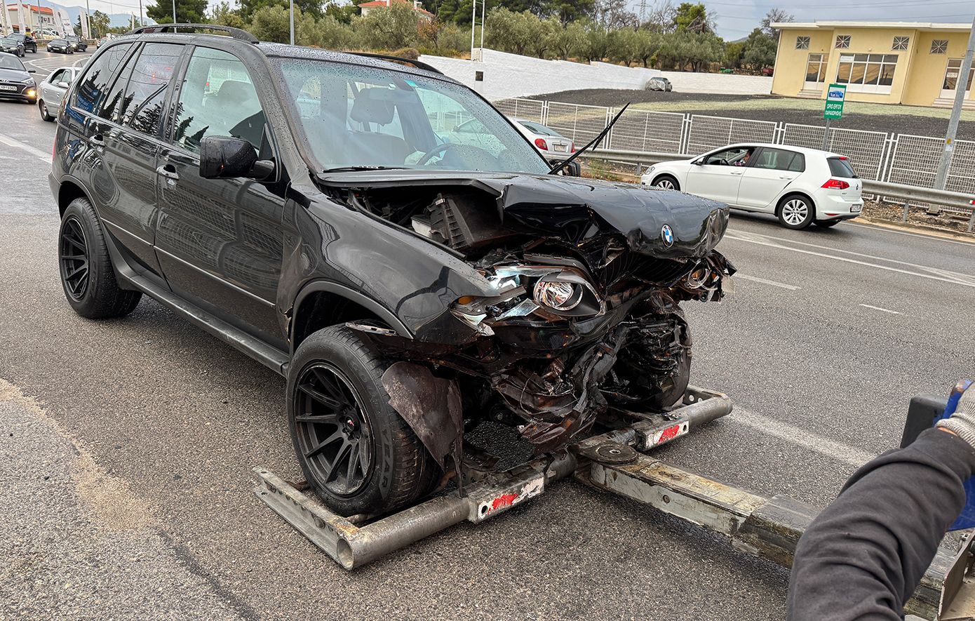 Τρεις νεκροί και δύο σοβαρά τραυματίες στη φονική καραμπόλα στο ύψος των Αφιδνών