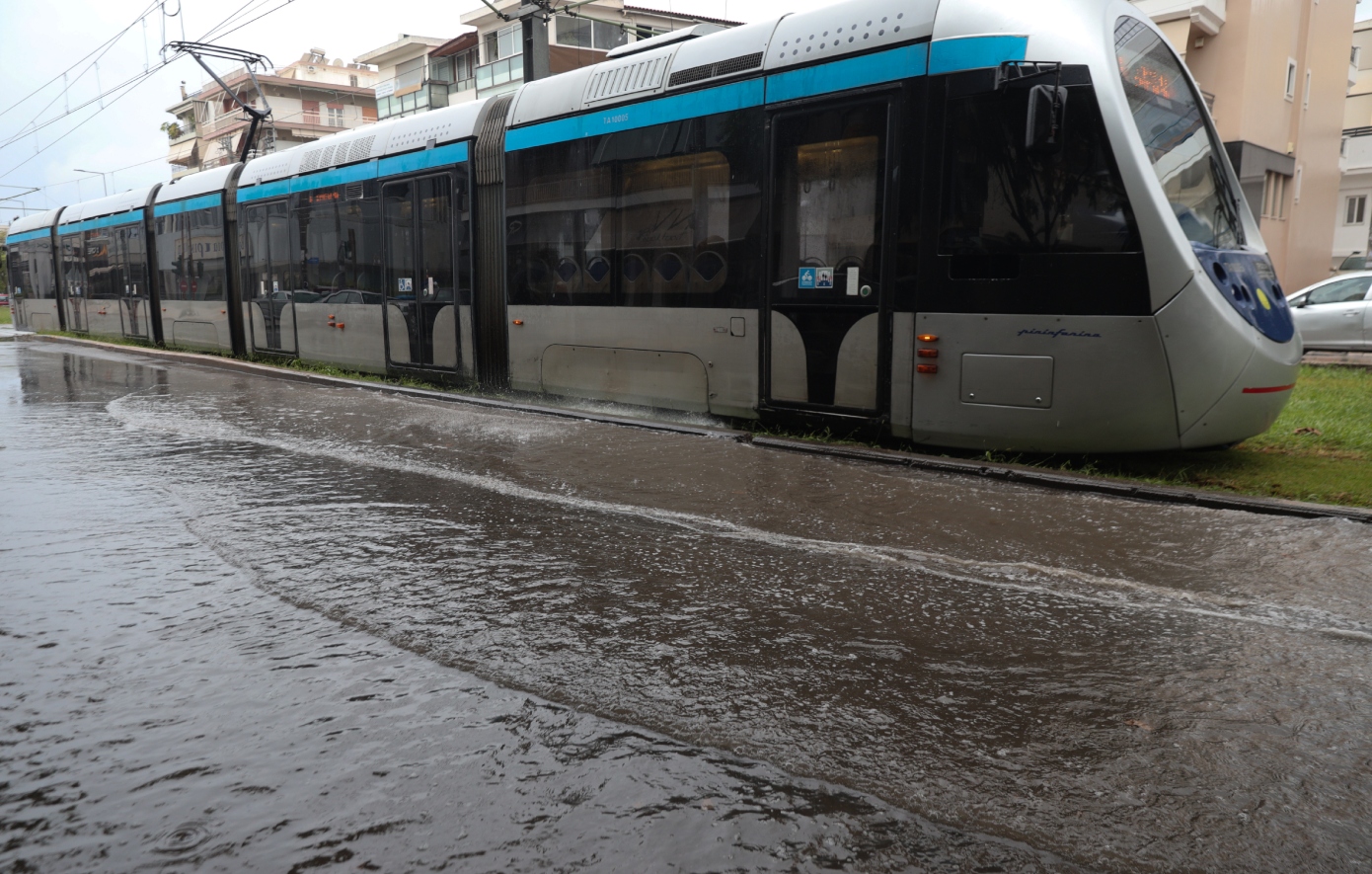 Προβλήματα στην κυκλοφορία της Γραμμής 7 του Τραμ λόγω συσσώρευσης υδάτων &#8211; Ποιες στάσεις είναι εκτός λειτουργίας