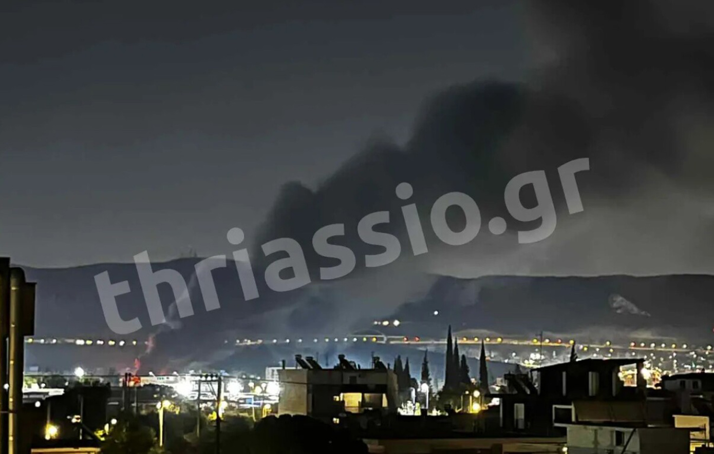 Φωτιά σε υπαίθριο χώρο στον Ασπρόπυργο &#8211; Ακούγονται εκρήξεις