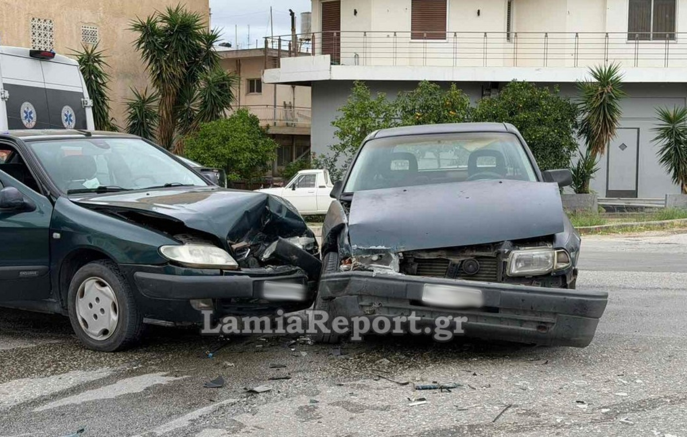 Τροχαίο σε διασταύρωση στη Λαμία &#8211; Δύο άτομα στο νοσοκομείο