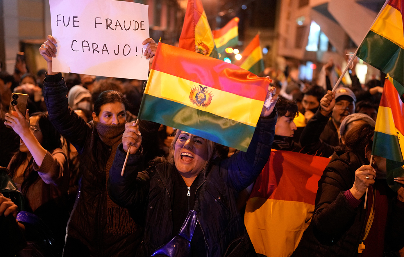 Διαδηλώσεις στην πρωτεύουσα της Βολιβίας, εναντίον της εκλογής του νέου κεντροδεξιού προέδρου, Ροδρίγο Πάς