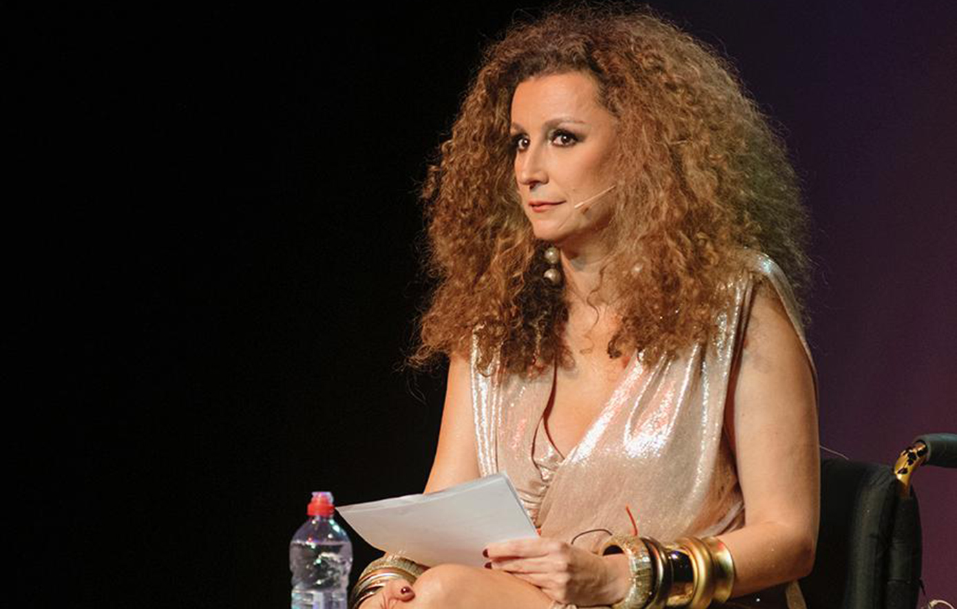 Η Κατερίνα Βρανά ξέρει πολύ καλά πώς να κάνει καλύτερα και γεμάτα γέλιο τα βράδια μας