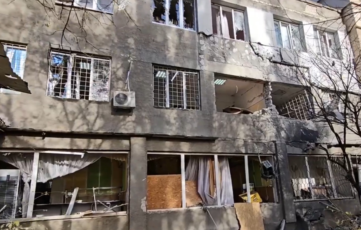 Η Ουκρανία καταγγέλλει ρωσικό βομβαρδισμό παιδιατρικού νοσοκομείου στη Χερσώνα