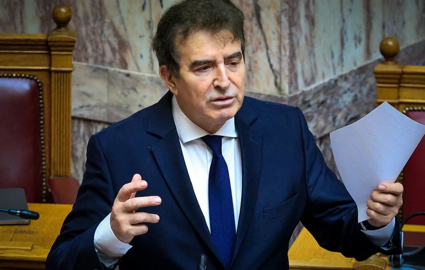 Χρυσοχοΐδης: «Στα ιερά και τα κοινά οφείλουμε το μέγιστο σεβασμό», είπε στην τροπολογία για τον «Άγνωστο Στρατιώτη»