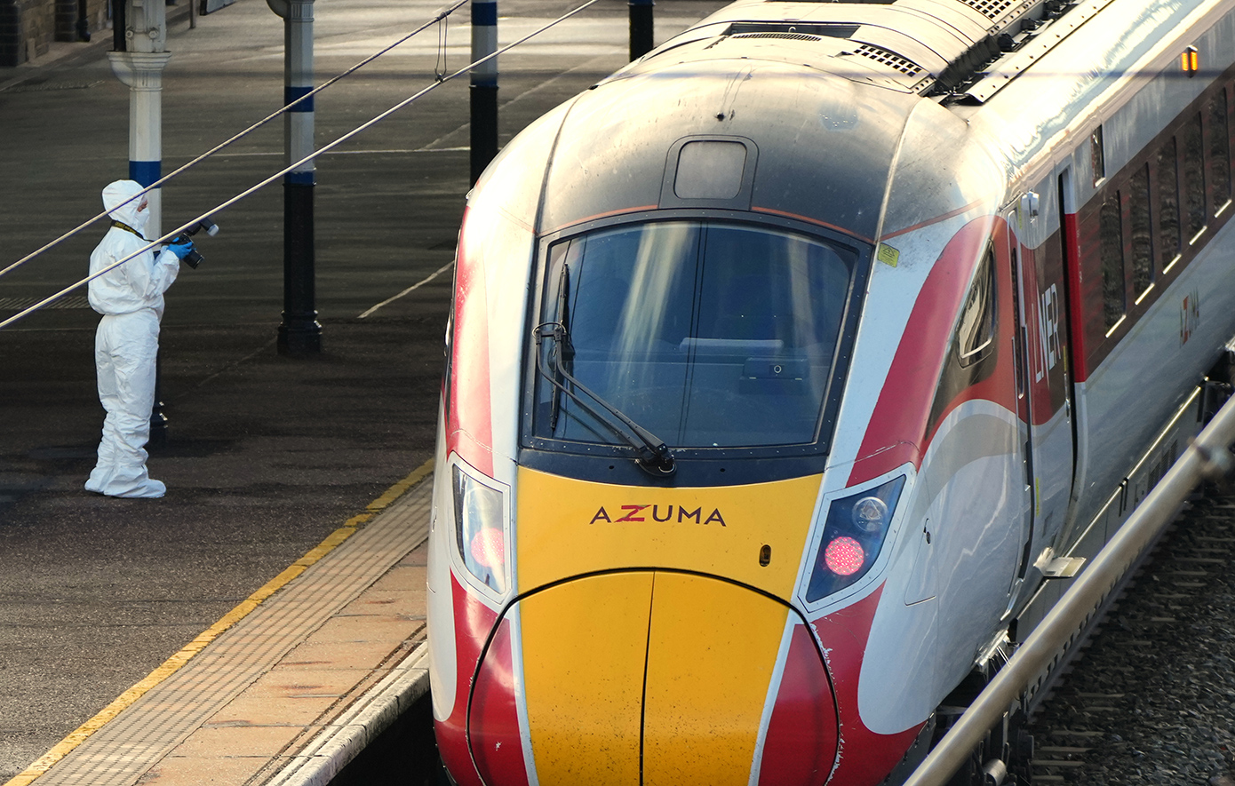 Δεν ήταν γνωστός στην Αντιτρομοκρατική ο 32χρονος που κατηγορείται για την επίθεση με μαχαίρι μέσα σε τρένο στη Βρετανία