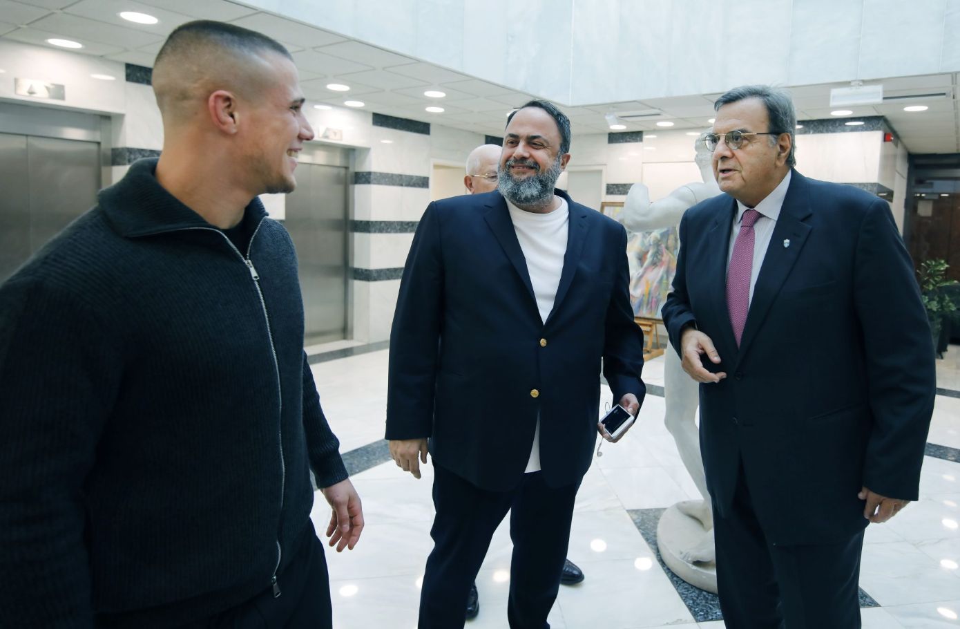 Ο Βαγγέλης Μαρινάκης στηρίζει τον Γιώργο Κουγιουμτσίδη στην προετοιμασία του για τους Ολυμπιακούς Αγώνες του Λος Άντζελες