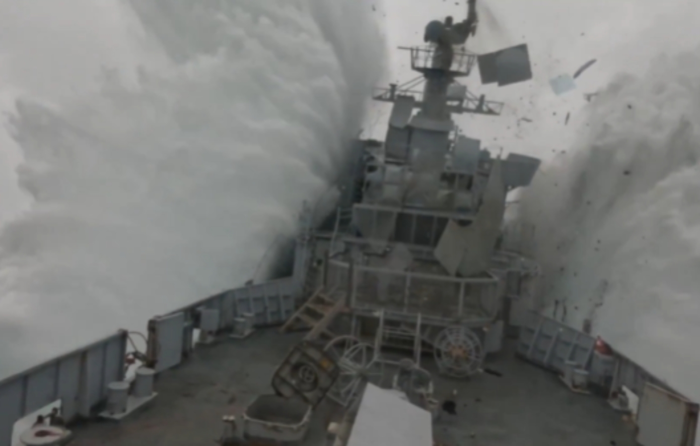 Η στιγμή που υποβρύχιο του ΝΑΤΟ βυθίζει φρεγάτα στα βόρεια νορβηγικά ύδατα – Δείτε το βίντεο