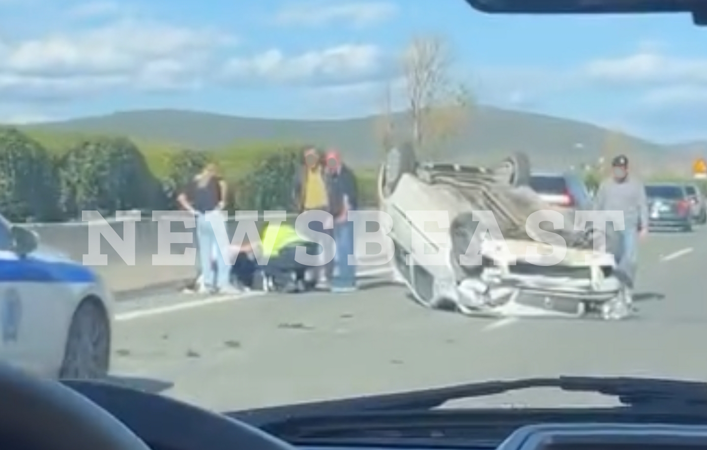 Tροχαίο στην Εθνική Οδό Αθηνών &#8211; Λαμίας: Αυτοκίνητο αναποδογύρισε στο ύψος του Κάστρου &#8211; Δύο τραυματίες