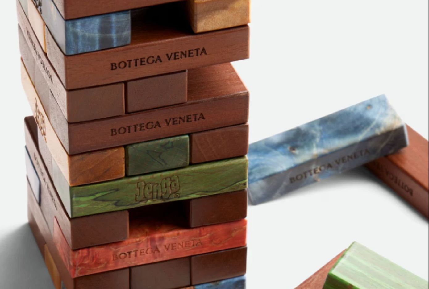 Αν σας αρέσουν τα επιτραπέζια και αγαπάτε την υψηλή ραπτική, τότε αυτό το παιχνίδι είναι για εσάς, αρκεί να διαθέστε 5.200 ευρώ