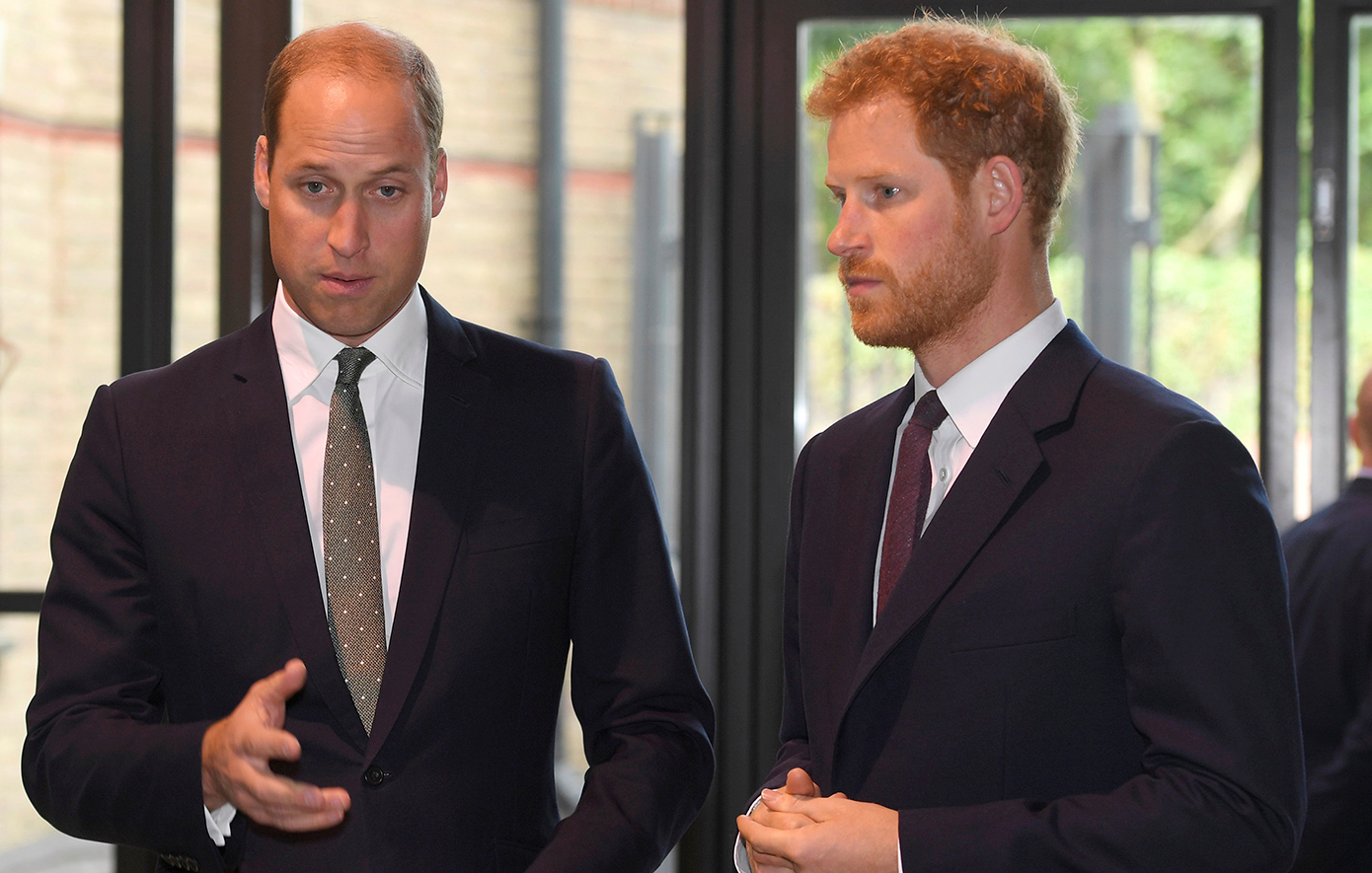 Συμπτώσεις ή «εκδίκηση»; Γιατί κατηγορούν τον πρίγκιπα Χάρι ότι προσπάθησε να κλέψει το δόξα του αδερφού του