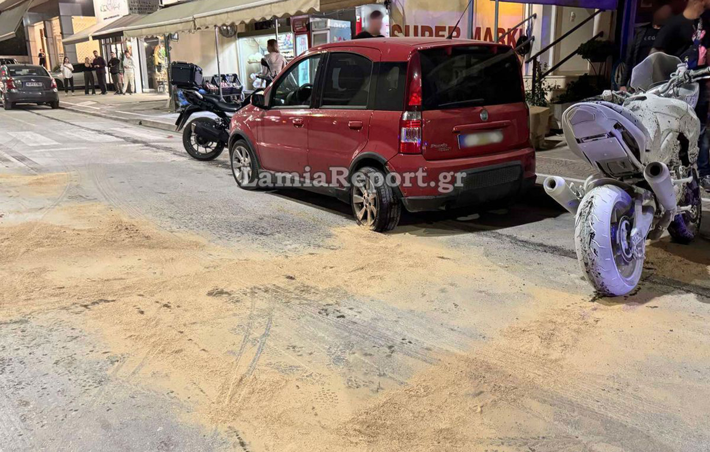 Λαμία: Μηχανή άρπαξε φωτιά μετά από τροχαίο Λαμία: Μηχανή άρπαξε φωτιά μετά από τροχαίο