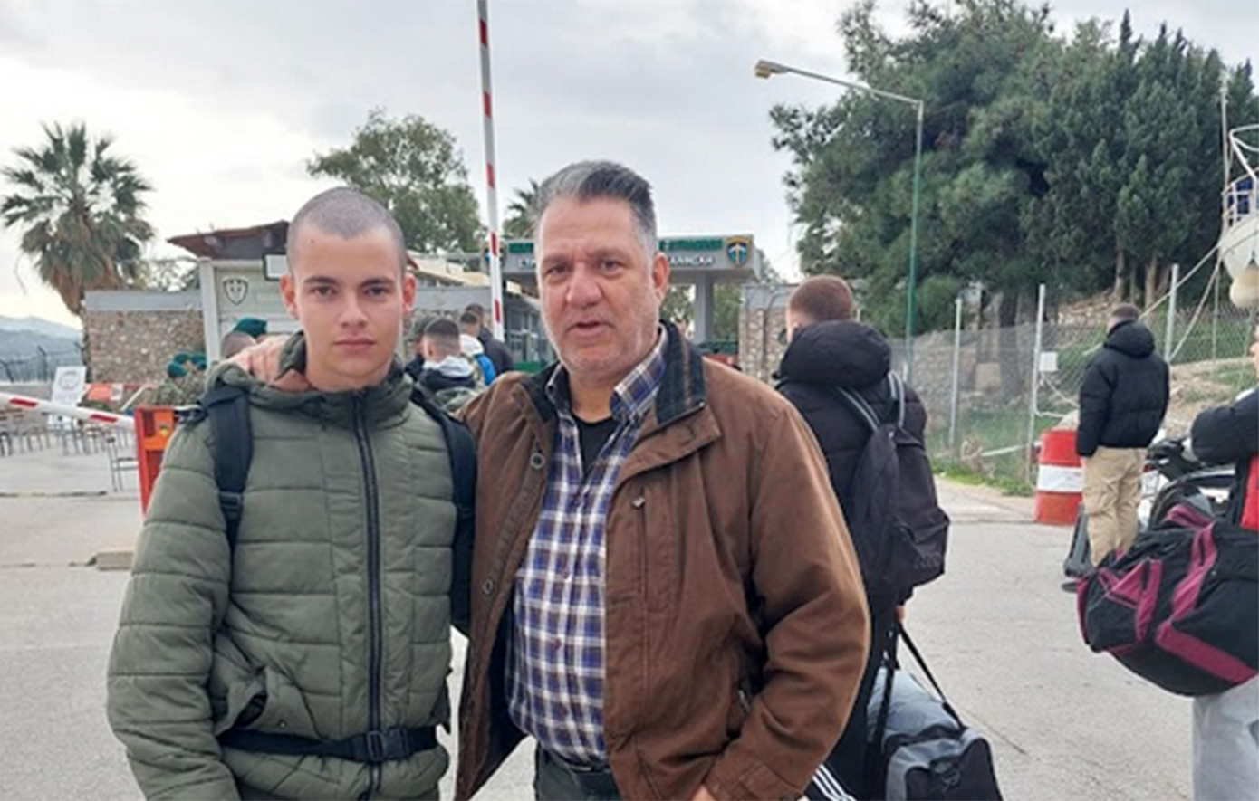 Συγκλονίζει ο πατέρας του 19χρονου οπλίτη: «Πάω να τον φέρω στην κούτα» &#8211; Η μαντινάδα που του αφιέρωσε