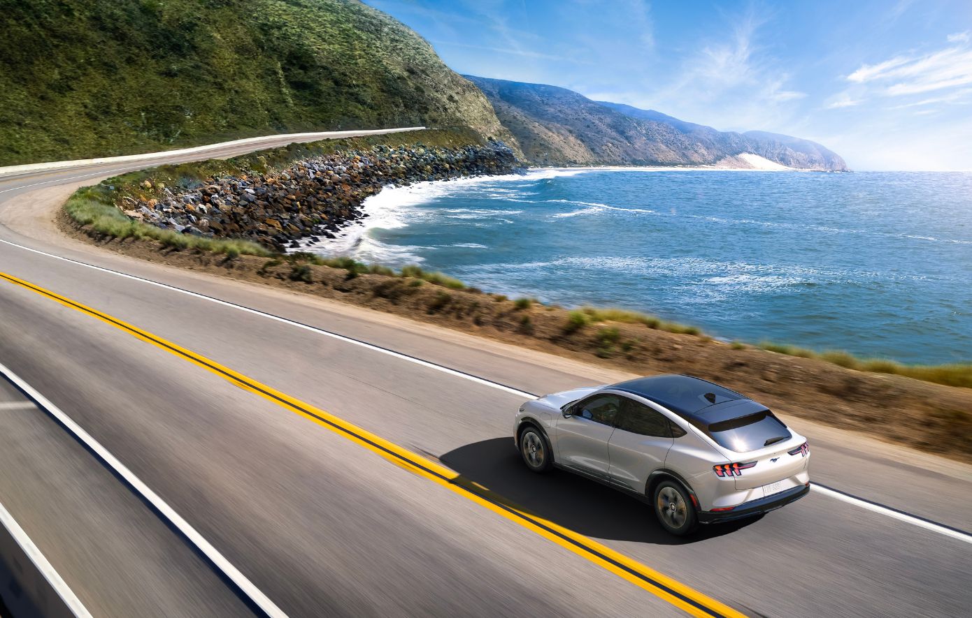 Ηλεκτρικοί δρόμοι: Η τεχνολογία που μειώνει τις μπαταρίες EV και ανατρέπει τις μεταφορές