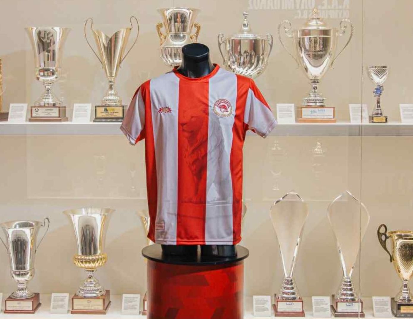 Ο Ερασιτέχνης Ολυμπιακός αποκάλυψε την επετειακή φανέλα των 100 χρόνων &#8211; Δείτε το βίντεο