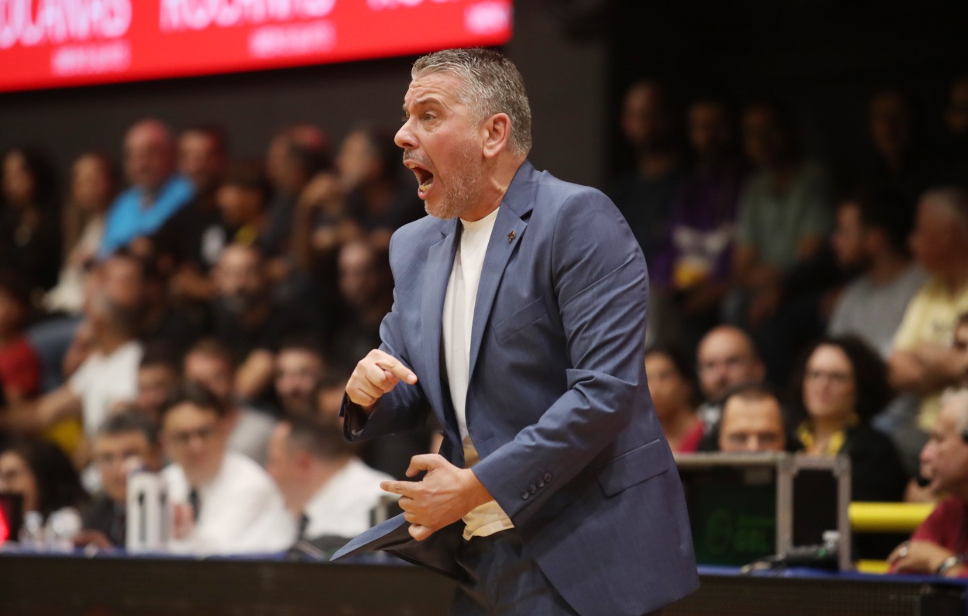 Ξέσπασμα Παπαθεοδώρου για το ελληνικό μπάσκετ: Είναι κουκλοθέατρο, παίζουμε σε θεατρική παράσταση